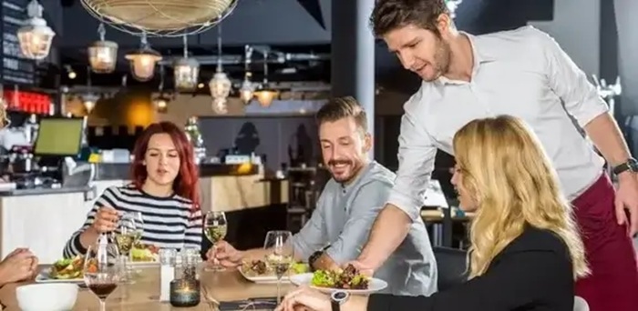 Customer Favorites and Dining Atmosphere