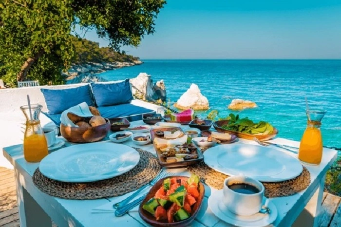 Breakfast: Bright Starts on the Sea