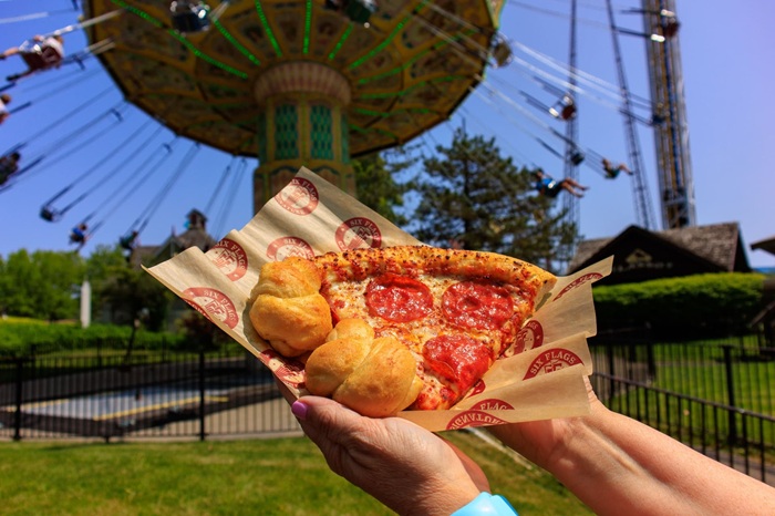 Types of Food Available at Six Flags